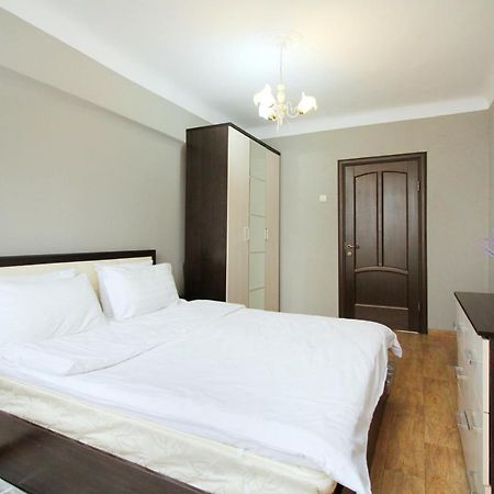 אלמטי Spacious Central Apartment מראה חיצוני תמונה