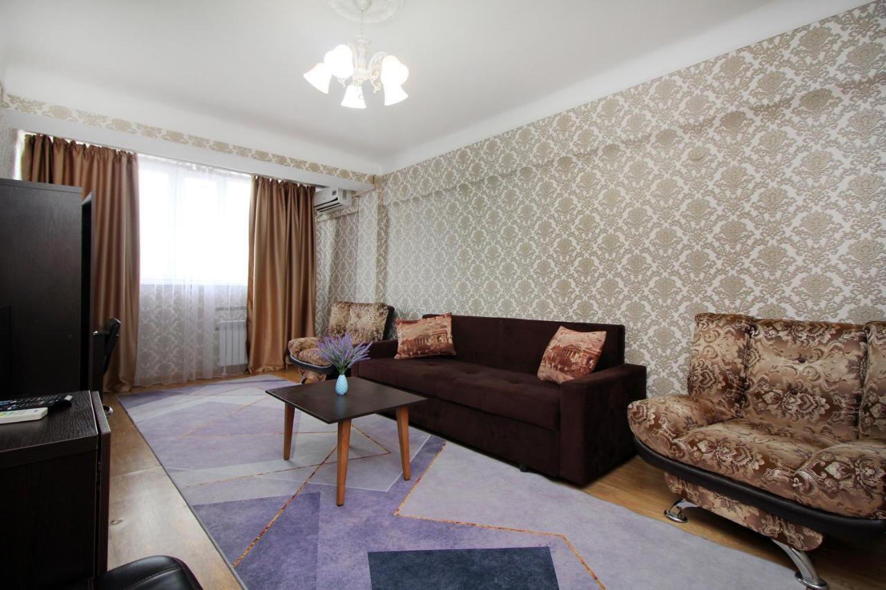 אלמטי Spacious Central Apartment מראה חיצוני תמונה